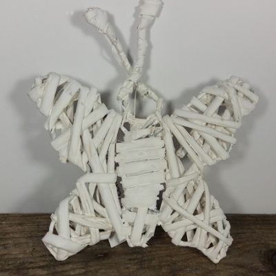 Farfalla in legno bianco intrecciato