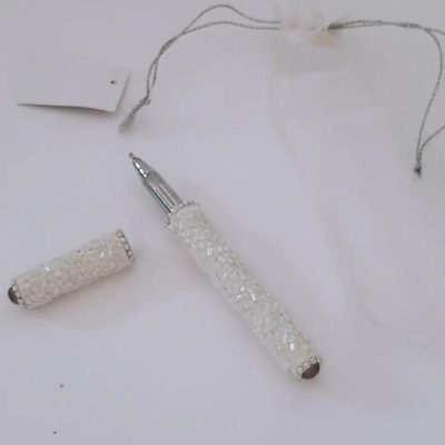 Penna con perline e sacchetto in organza
