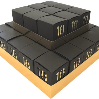 Vassoio con 25 scatole per compleanno18 anni