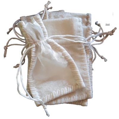 Sacchetti organza e panno colore avorio