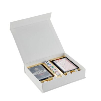 Scatola con carte da gioco dadi