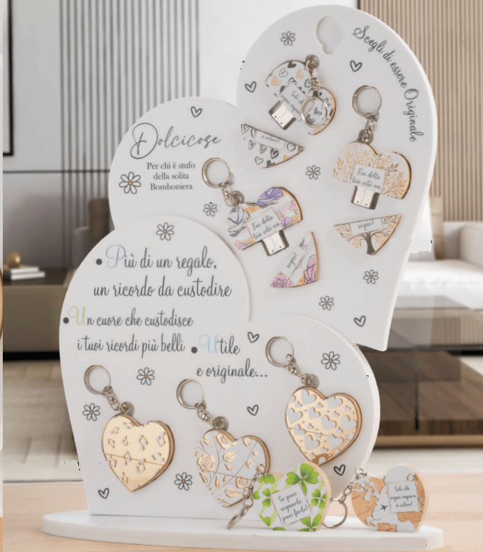 Porta chiave a forma di cuore con chiave USB