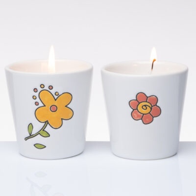 Vasetto con candela e fiori stampati